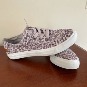 Blowfish size 8.5 Lilac/Purple Leopard sneakers